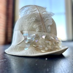 Vintage 1960s Cloche Hat, ivory, ostrich, iridescent discs